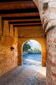 优质的纪念碑欧洲马奇地区意大利小村庄Montefabbri的古董入口图片