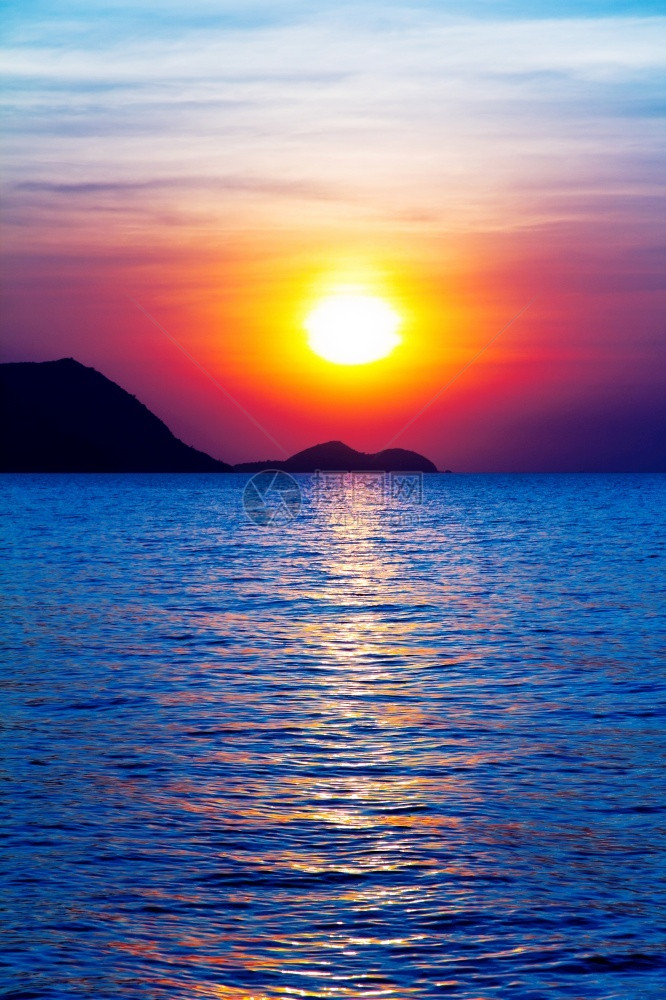 水海滩上美丽的日落景观户外图片