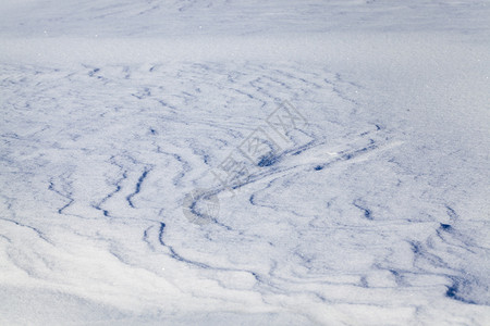 北国雪飘冬天场地季雪飘一小片深的田野雪飘粉末设计图片