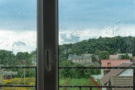 水窗外恶劣的天气雨季风景窗户外恶劣的天气等都呈现出雨季风景旅行灰色的图片