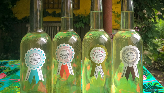自制瓶装姜花糖浆庆典葡萄酒干杯图片
