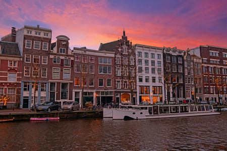 历史城市水日落时荷兰阿姆斯特丹市风景图片