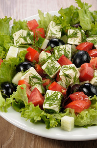 糖尿病含橄榄番茄黄瓜泡菜的生沙拉低卡路里切丁图片