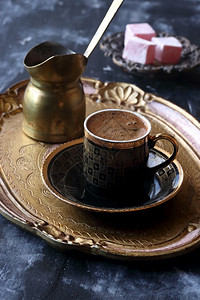 阿拉伯味道土耳其咖啡和喜菜咖啡棕色的传统的高清图片素材