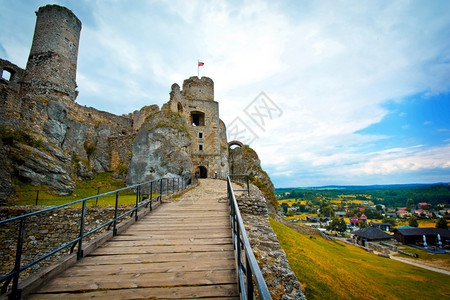 波兰奥格罗吉涅茨古老中世纪城堡的废墟衰变筑城建造图片