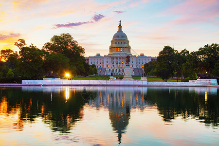 日出时位于华盛顿特区的美国会大楼首都暮著名的正面城市高清图片素材
