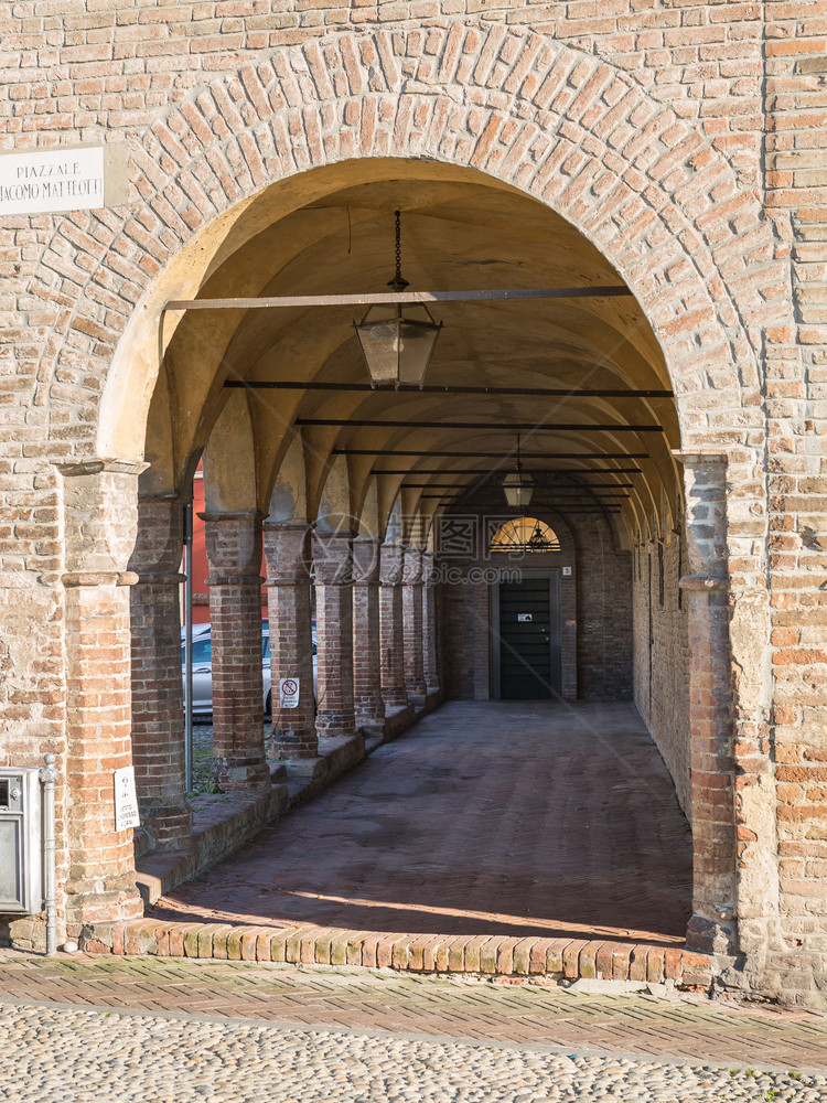 庭院圣维塔莱艾米利亚意大帕尔马丰塔内拉托拱门柱子和廊意大利帕尔马丰塔内拉托拱门柱子和廊图片
