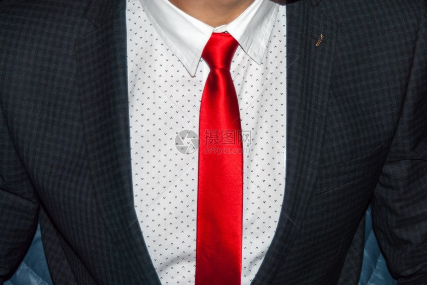 商业衬衫身穿务服装红色丝绸领带和灰羊毛西装的行政人员套图片
