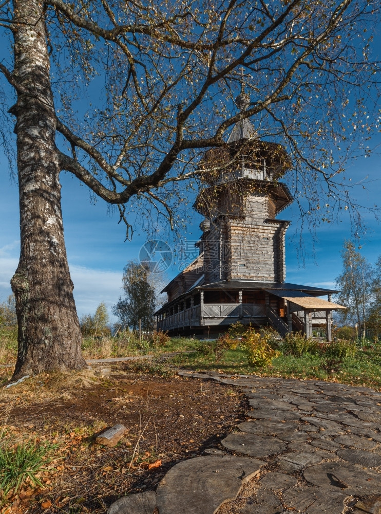 树风景优美拉普捷夫纪念教堂Blagoveshcheniye村正统的景观图片