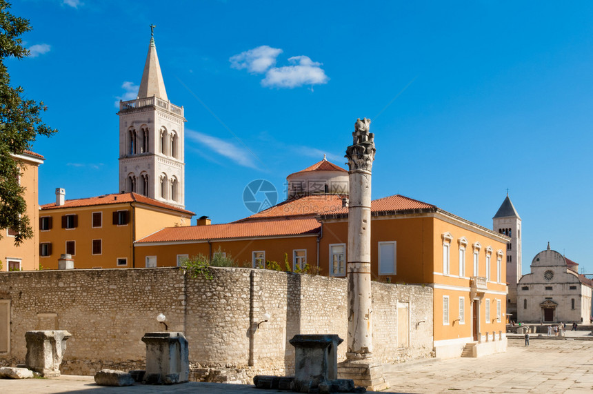 正方形克罗地亚扎达尔历史古迹地标目的塔图片