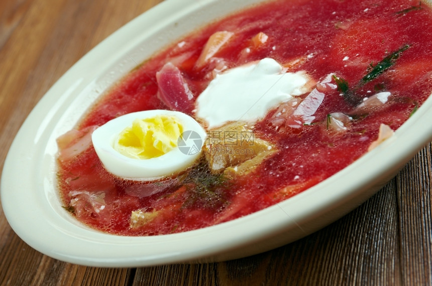 盘子波兰的barzczbeetroot汤配有鸡蛋在许多东欧和中菜流行烹饪受欢迎的图片