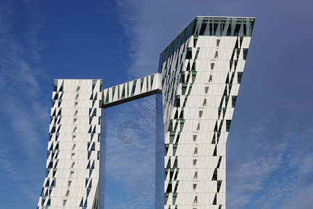 新的放松晴天丹麦哥本哈根的贝拉天楼建筑图片