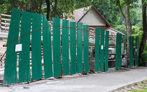 建造重的保护公园建筑工地的绿色金属墙壁图片
