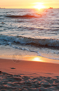 浪潮海上日落浪中的出上落假期天堂图片