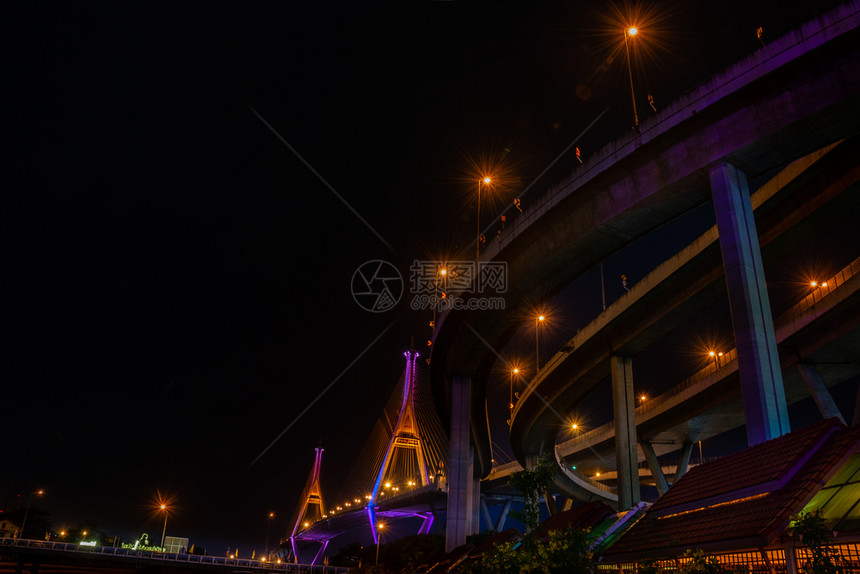 普密蓬2019年布密尔大桥又称工业环的暮光场景也称为工业环桥是13公里外的一部分跨越恰佛拉亚河两度的桥北榄府建造图片