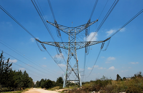 电压景观波隆斯基高压输电线路的双层钢支持装置图片