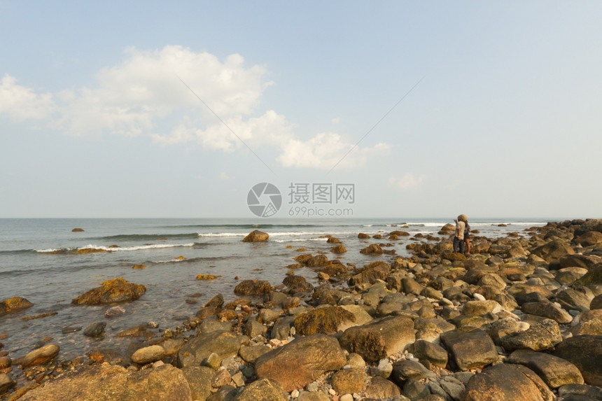 大西洋岩石海岸崎岖不绝的大西洋之景海浪股票季节图片