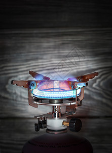 煤改气发光的自然在木底本燃烧便携式气器上烧便携式气器煤灶背景