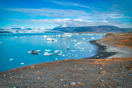 杰古沙龙湖约古沙龙阳光明媚的一天有冰山Jokulsarlon湖冰岛长透视带移动中的冰块一种冷冻背景