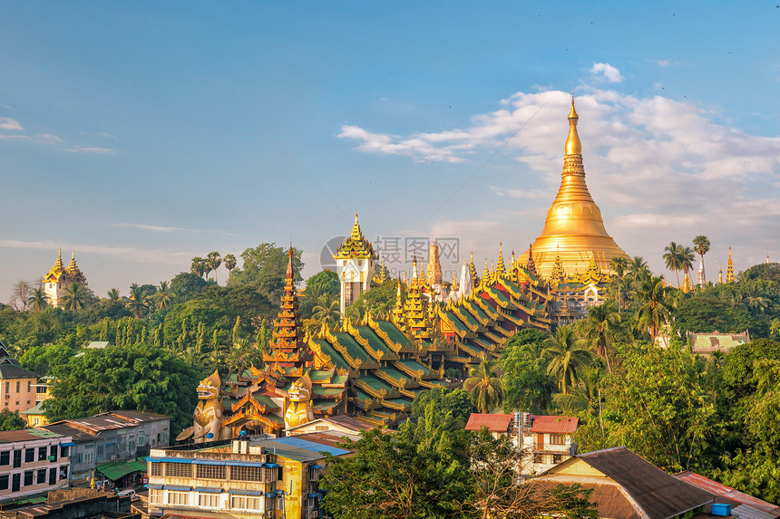 佛著名的亚洲人仰光天线与缅甸的Shwedagon塔台图片