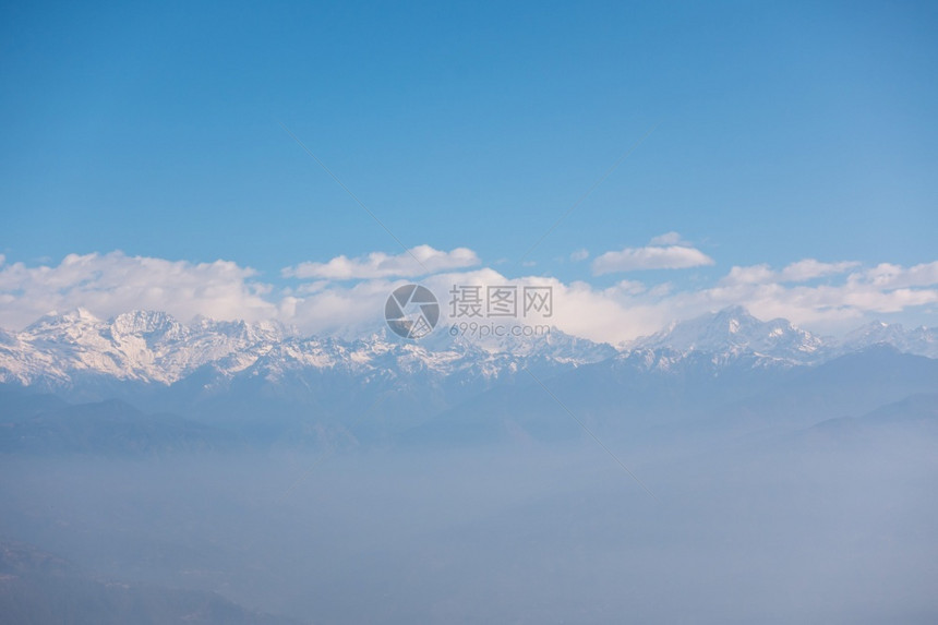 尼泊尔云中喜马拉雅山岩石公园风景图片