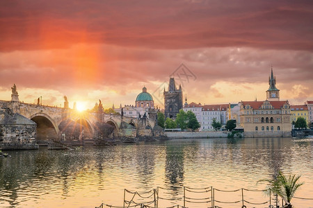 日落假期布拉格市下捷克旧城风景世界旅行概念见光和世界旅行暮图片