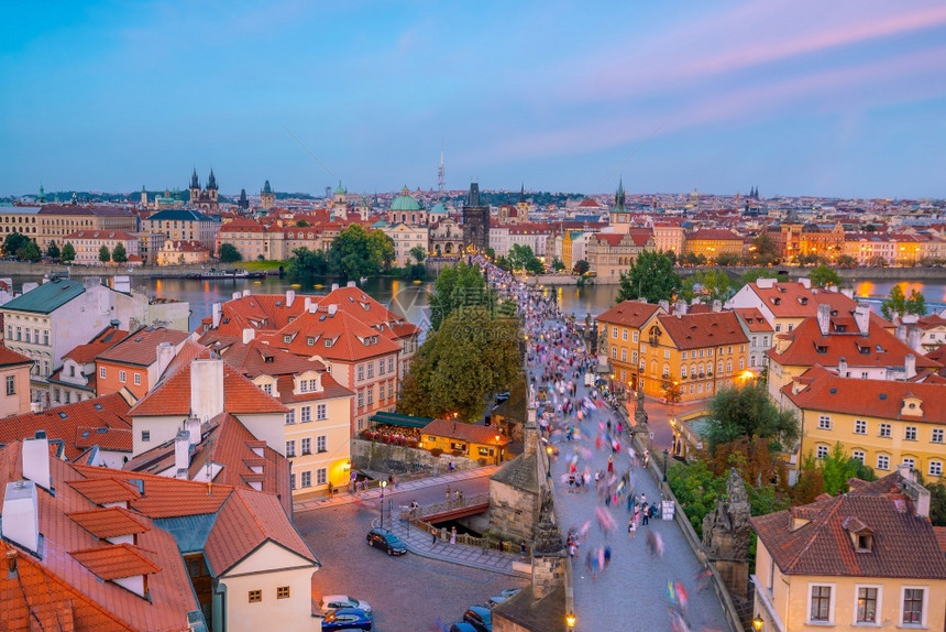 日落桥市中心布拉格下捷克旧城风景世界旅行概念见光和世界旅行图片