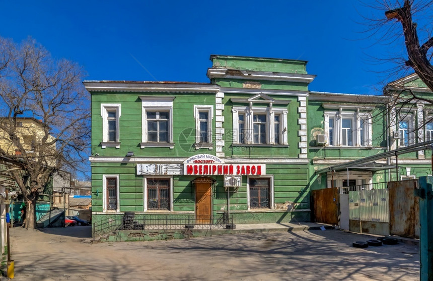 黑色的春天一种乌克兰敖德萨0392在阳光明媚的春日乌克兰敖德萨的旧历史房屋乌克兰敖德萨的旧历史房屋图片