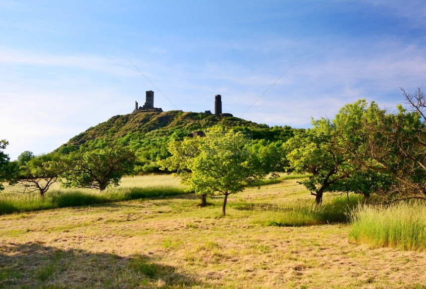 中央外部户捷克中山区丘上的哈兹姆布克城堡图片