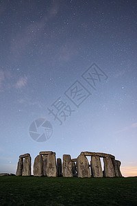 英国艾尔斯伯里威郡星光的巨石柱天空阵圆圈高清图片