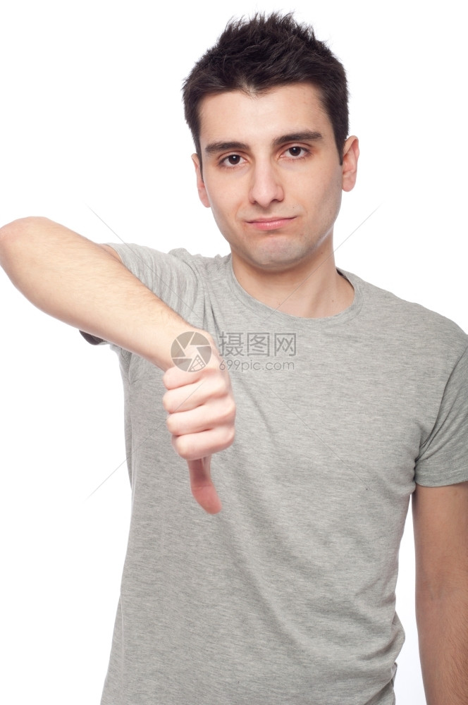 大拇指手势长着的英俊年轻男子在孤立的白色背景上男图片