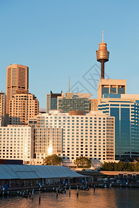 中央旅游日落时悉尼与市中心商业区的天线新图片