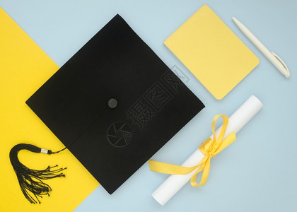 色彩毕业学术帽与毕业证书图片
