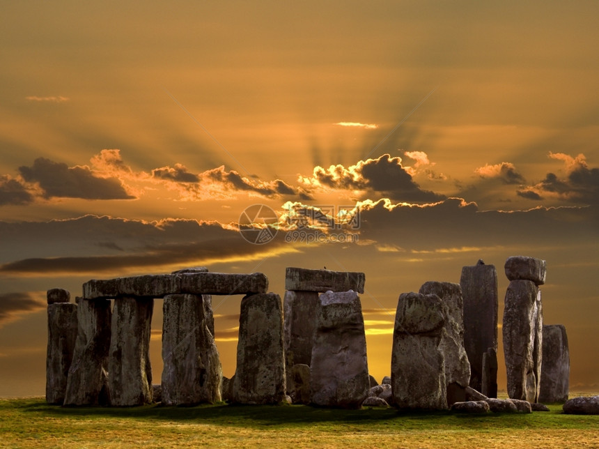 新石器时代公元前30年联合国教科文组织西南英格兰威尔特郡萨伯里平原上的巨石建造了约30个BC巨石柱是欧洲最著名的史前纪念碑教科文图片