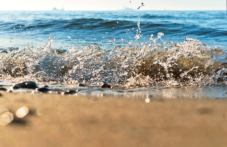 崩溃环境海水泡沫浪岸边的兴奋水沸腾海浪水泡沫沸腾质地图片