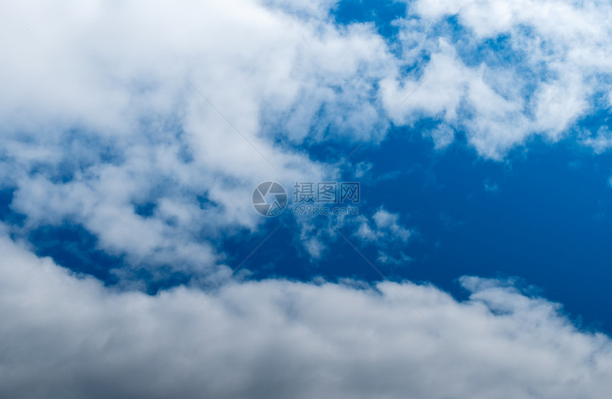 卷云形成与蓝天背景卷云在蓝天自然风明亮的图片