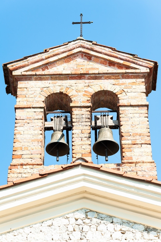 宗教的14世纪一座乡村教堂的钟声响起小塔风化宗教图片