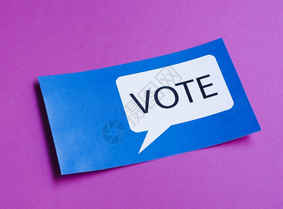 公投蓝色的数字OlymupusDigitalCamera蓝卡带有选票演说泡沫紫色背景气设计图片