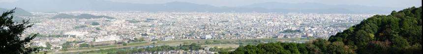 亚洲人天际线日本京都林山周围一座山上的亚林全景观的旅游图片