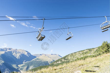 安道尔LaVella滑雪度假胜地的电梯闲暇比利牛斯升降机图片