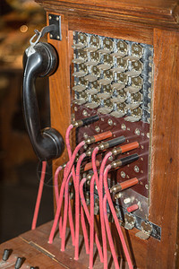 沟通联系古董老式电话交换机通信连接概念古董老式电话交换机通信连接总图片