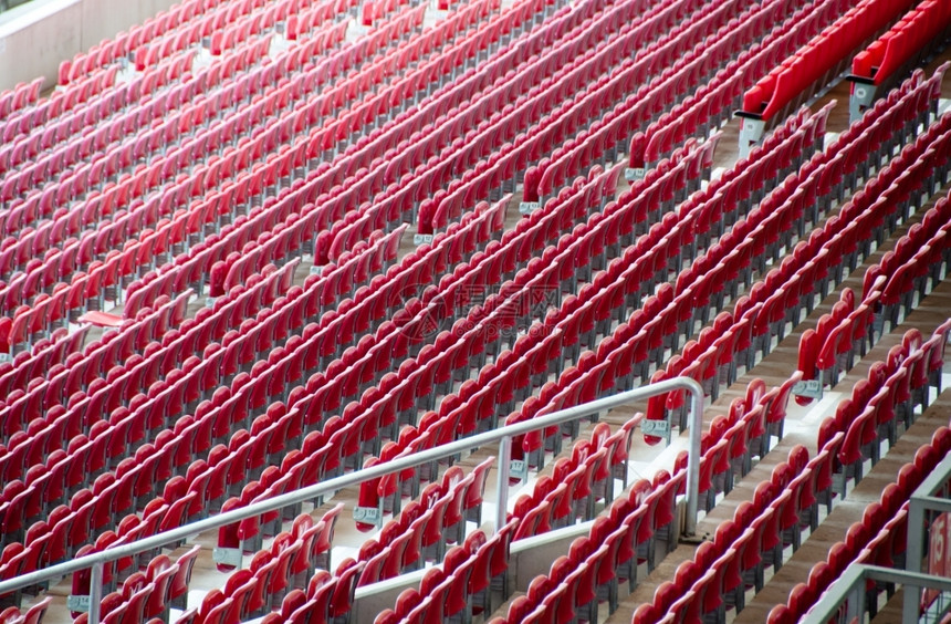游戏空的足球场内红色空座位列数颜色图片