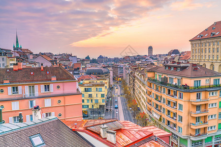 城市日落时瑞士洛桑市下城天线蓝色的旅游图片