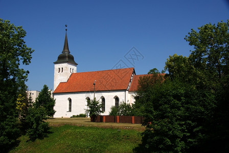 信仰古城领土内的爱沙尼亚Viljandi教堂传统的坚硬图片
