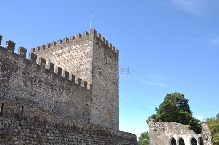 高的保护葡萄牙莱里亚古老和中世纪城堡图片