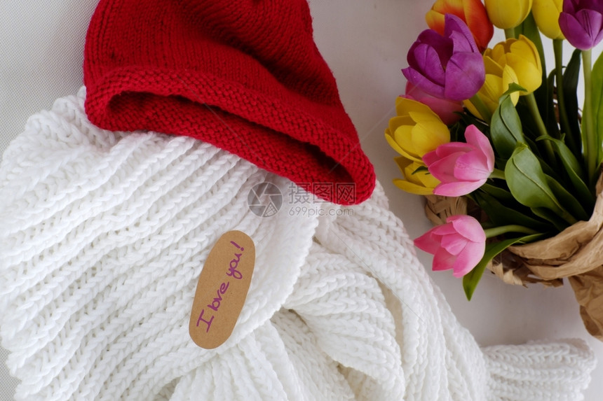 献给有爱的母亲手工制作礼物织白围巾和毛纱红帽子在冬季寒冷日热身的冬天手工制作图片