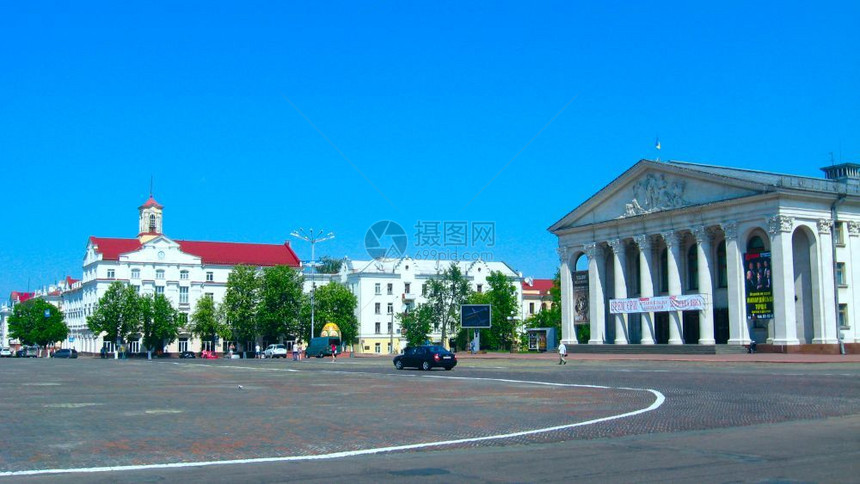 生活切尔尼戈夫镇的地区拥有美丽的戏剧院切尔尼戈夫美丽的中央广场拥有美丽的戏剧院建筑物灯笼图片