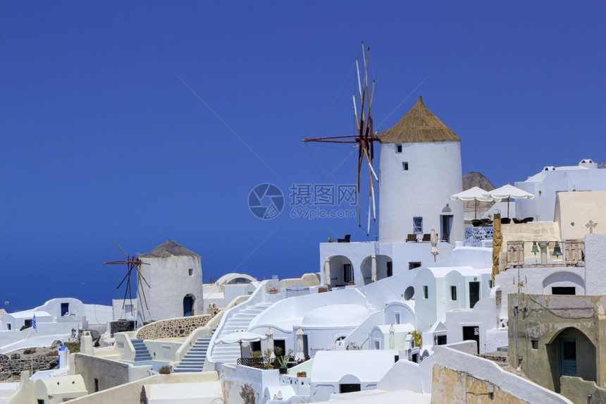 基克拉泽斯爱琴海蓝色的奥亚老风车美丽一天希腊圣托里尼图片