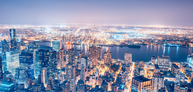 一种新的地平线从纽约市屋顶对曼哈顿中心天线的夜空观察纽约屋顶图片