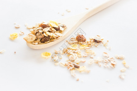 有机的营养CrunchyMuesli以清洁白色背景食物图片